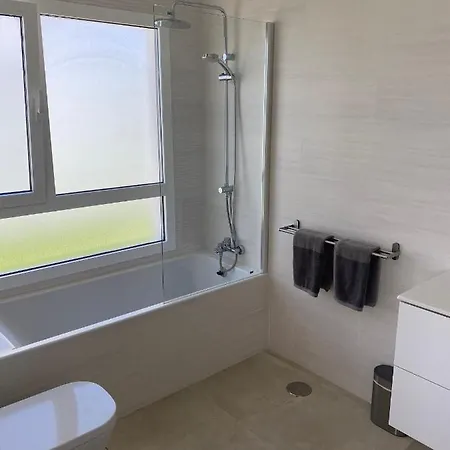 Vila Ashdene - Luxury Modern With Large Heated Pool Wifi Uk Tv Bar & Bbq *