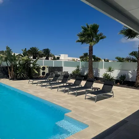 Vila Ashdene - Luxury Modern With Large Heated Pool Wifi Uk Tv Bar & Bbq *