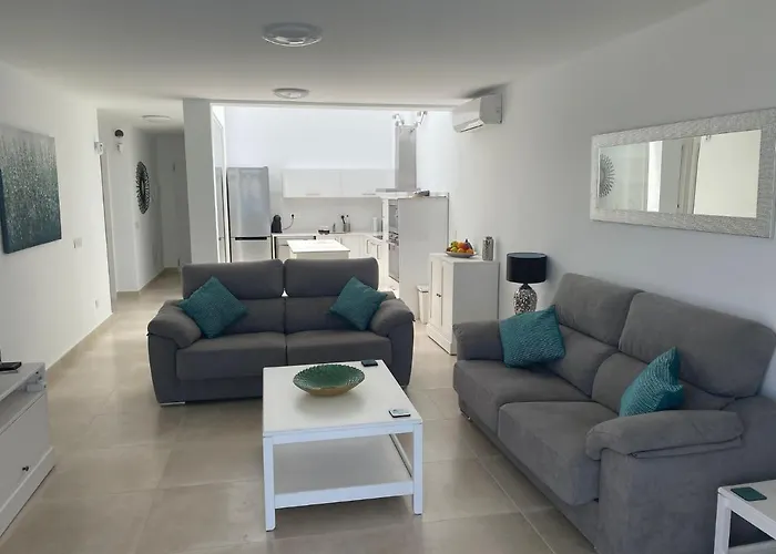 Ashdene - Luxury Modern With Large Heated Pool Wifi Uk Tv Bar & Bbq Villa *