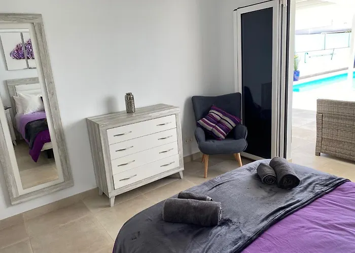 Ashdene - Luxury Modern With Large Heated Pool Wifi Uk Tv Bar & Bbq Playa Blanca (Lanzarote)