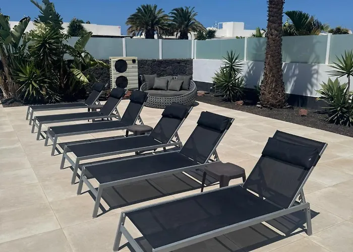 Ashdene - Luxury Modern With Large Heated Pool Wifi Uk Tv Bar & Bbq Villa