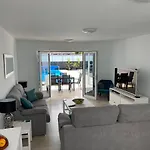 Ashdene - Luxury Modern With Large Heated Pool Wifi Uk Tv Bar & Bbq Villa Playa Blanca (Lanzarote)