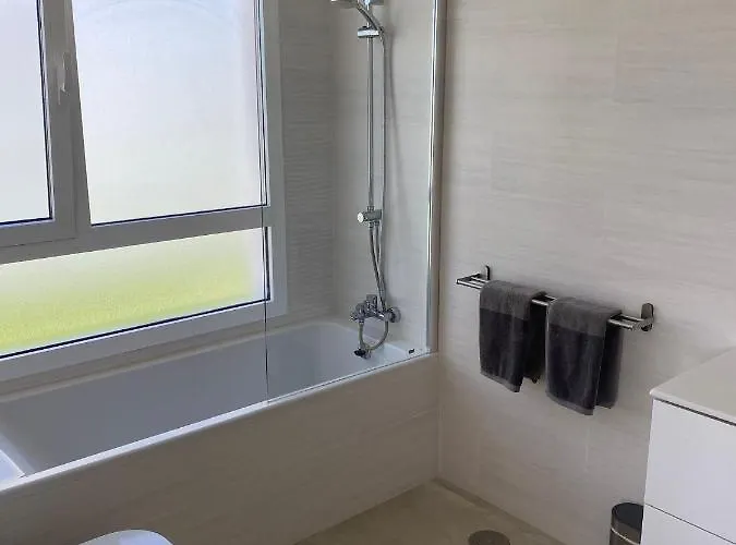 Villa Ashdene - Luxury Modern With Large Heated Pool Wifi Uk Tv Bar & Bbq *