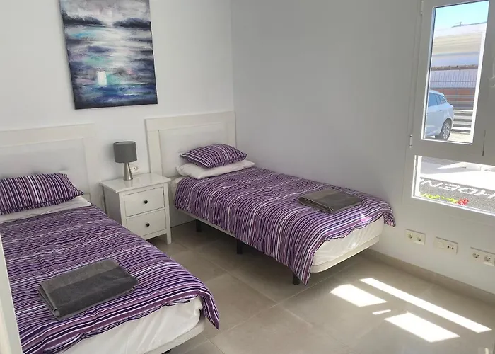 Ashdene - Luxury Modern With Large Heated Pool Wifi Uk Tv Bar & Bbq * Playa Blanca (Lanzarote)